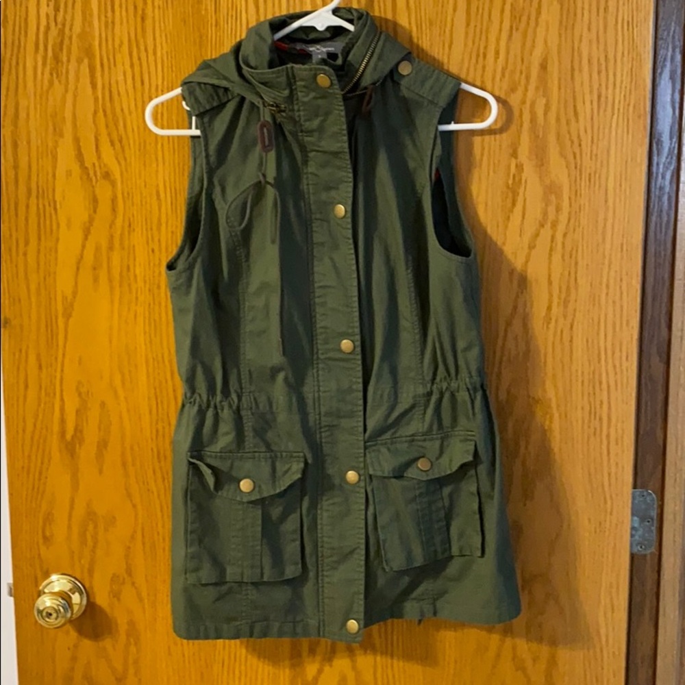 Market and Spruce Vest